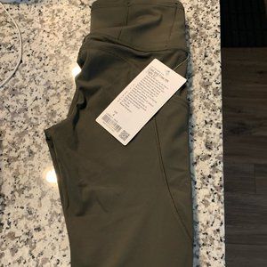 NWT Lululemon Size 4 Tight Yoga Pant 31"